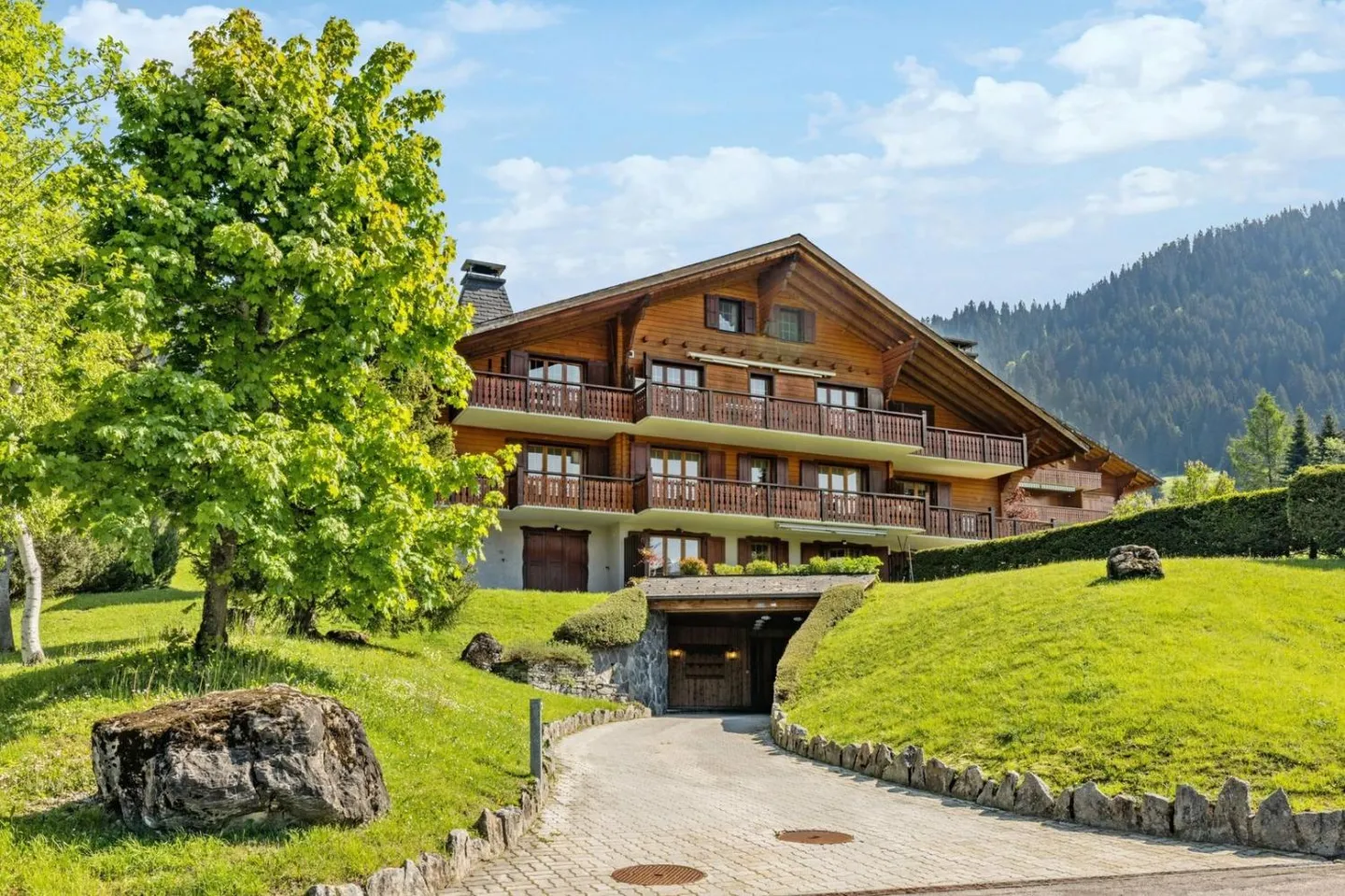 The Granite: Renovated 4-Room Apartment in the Domaine de la Résidence - Photo 1 of 13