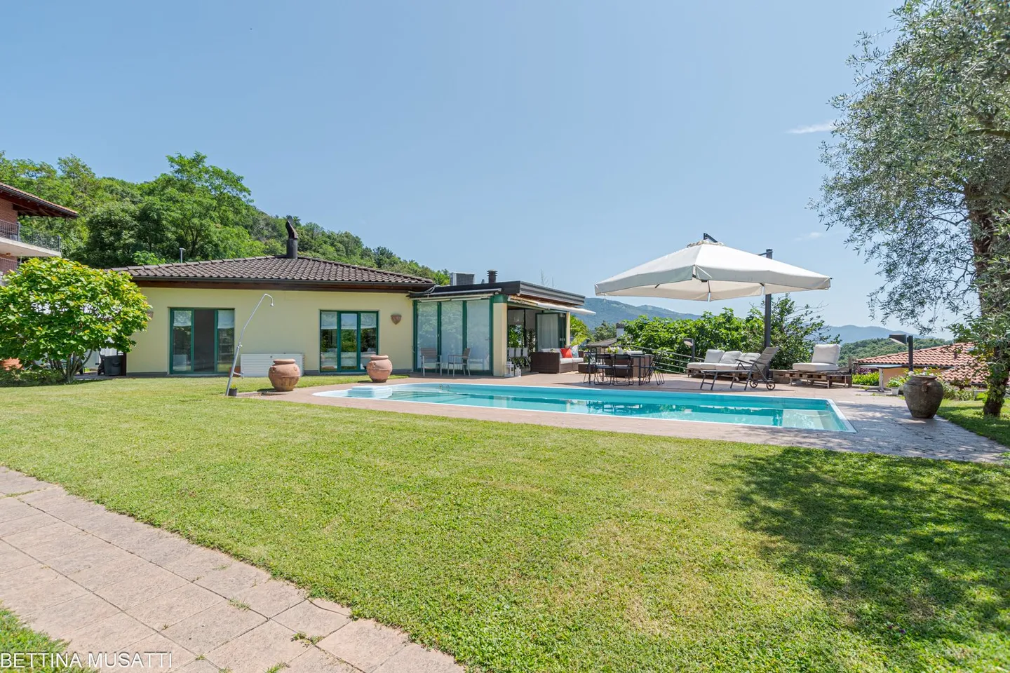 ARZO – MAISON DE CAMPAGNE ENCHANTERESSE AVEC PISCINE ENTRE LUXE, CONFORT ET STYLE - Photo 2 sur 13