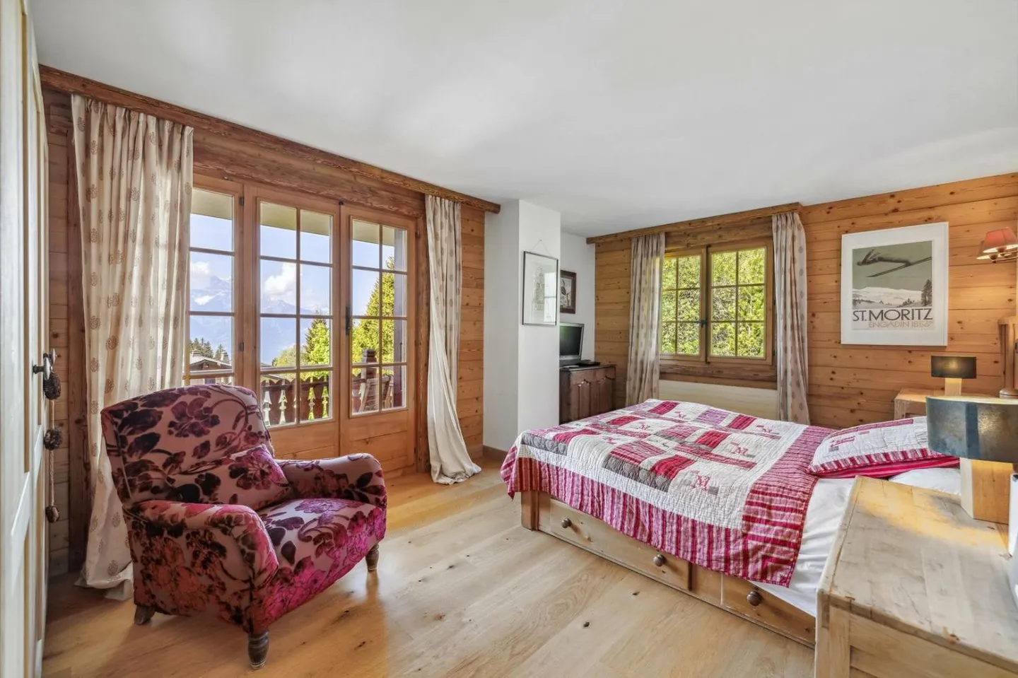 The Granite: Renovated 4-Room Apartment in the Domaine de la Résidence - Photo 5 of 13