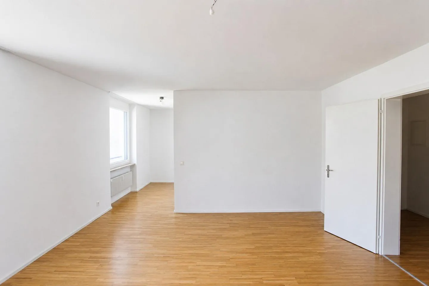 Modern 2-room apartment for rent - Photo 2 of 6