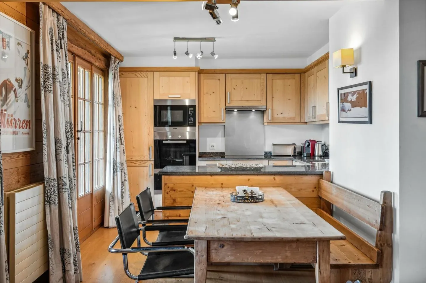 The Granite: Renovated 4-Room Apartment in the Domaine de la Résidence - Photo 6 of 13