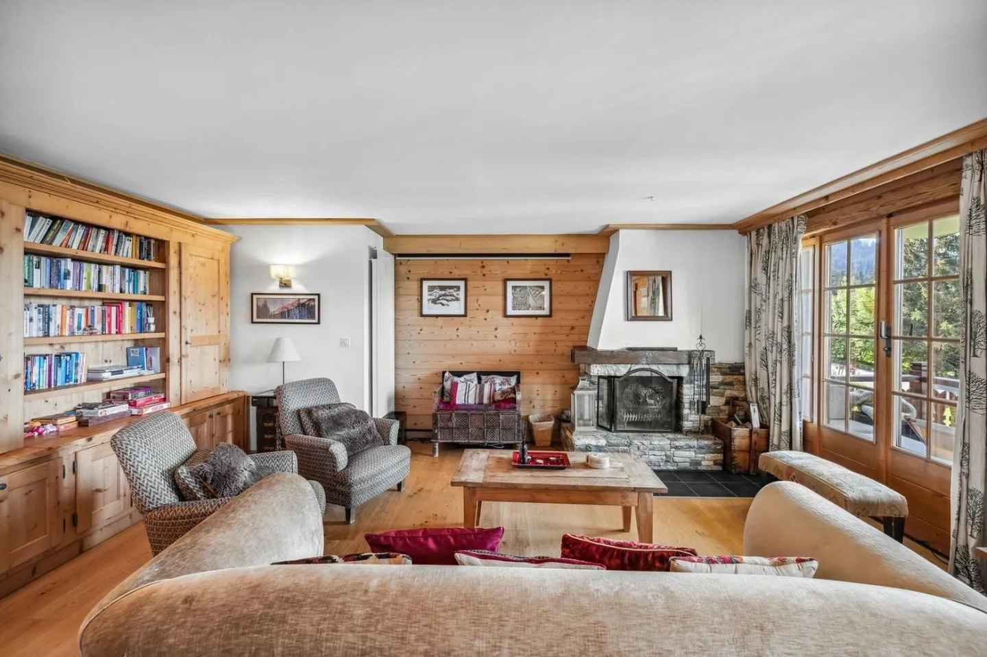 The Granite: Renovated 4-Room Apartment in the Domaine de la Résidence - Photo 8 of 13