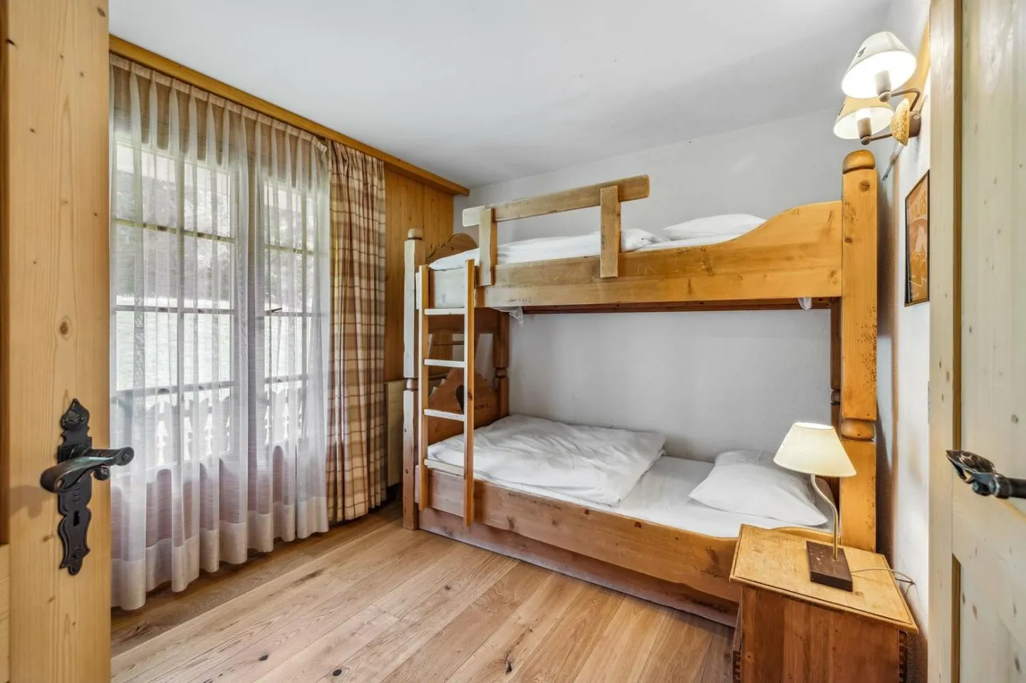 The Granite: Renovated 4-Room Apartment in the Domaine de la Résidence - Photo 10 of 13