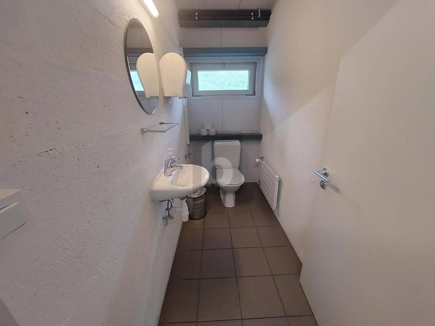 Office space for rent - Photo 5 of 6