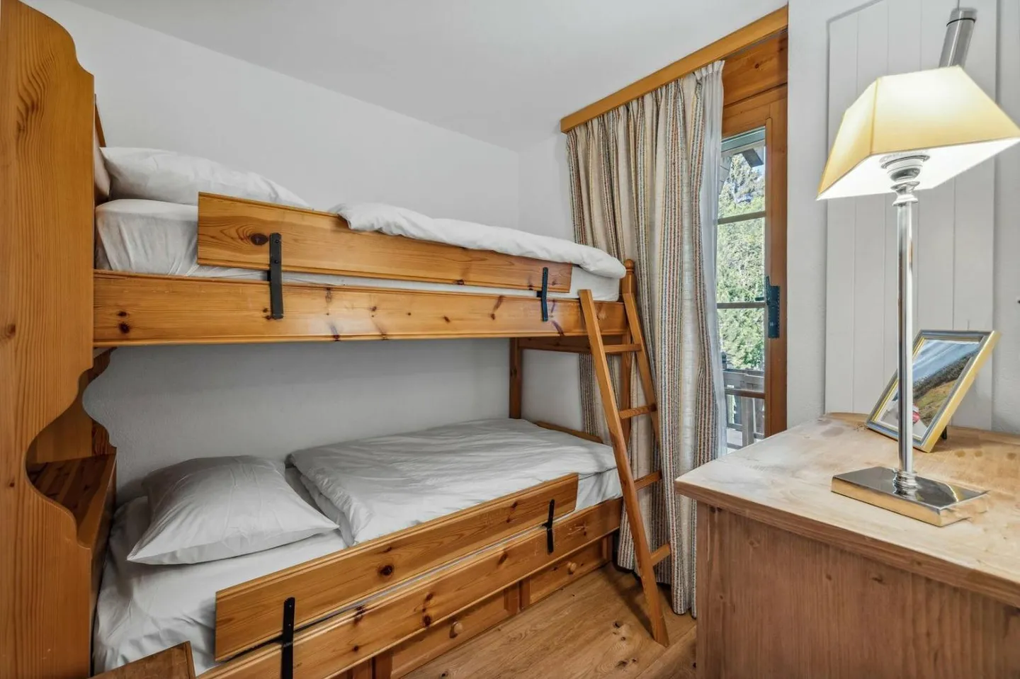 The Granite: Renovated 4-Room Apartment in the Domaine de la Résidence - Photo 11 of 13