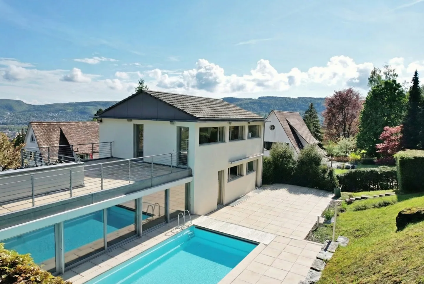 Villa Luxueuse avec Vue Époustouflante - Photo 2 sur 18