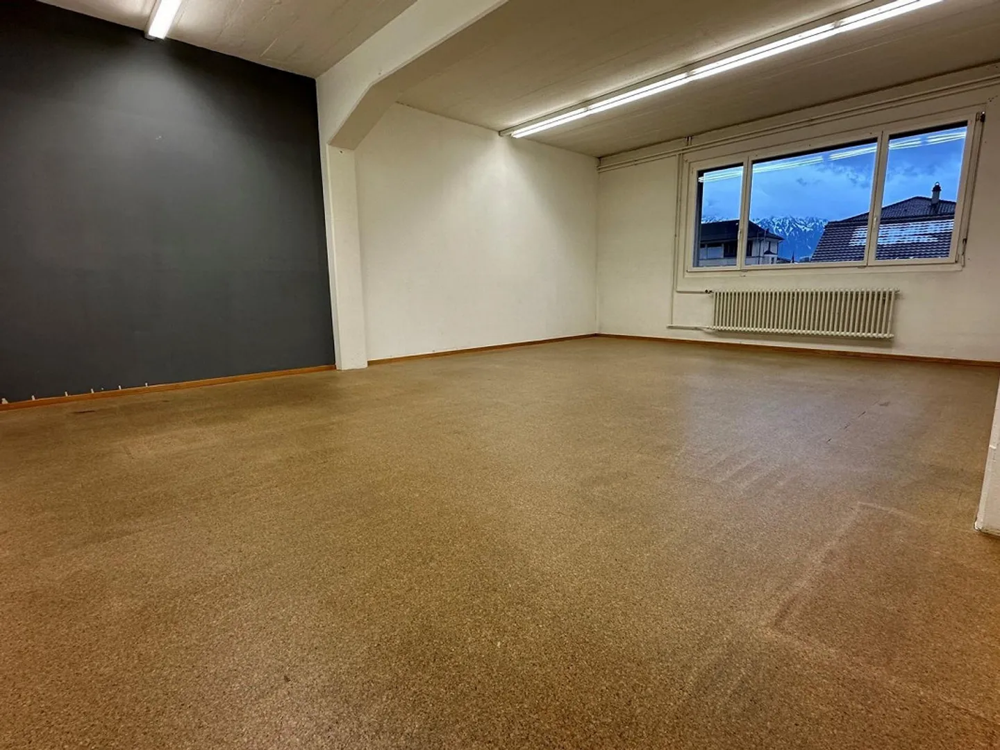 Ampie stanze per uffici/commerciali in affitto vicino a Thun! - Foto 3 di 9