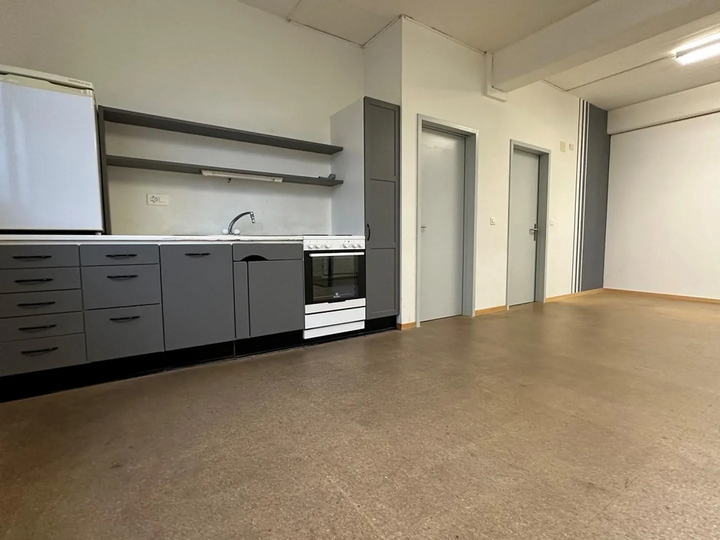 Ampie stanze per uffici/commerciali in affitto vicino a Thun! - Foto 5 di 9