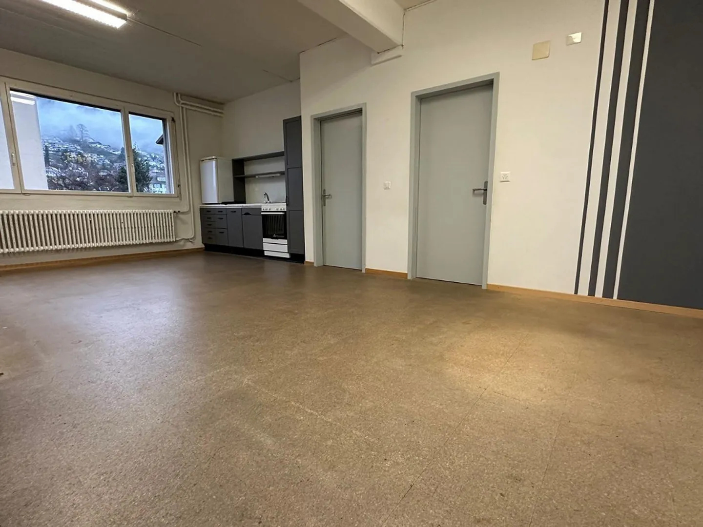 Ampie stanze per uffici/commerciali in affitto vicino a Thun! - Foto 6 di 9