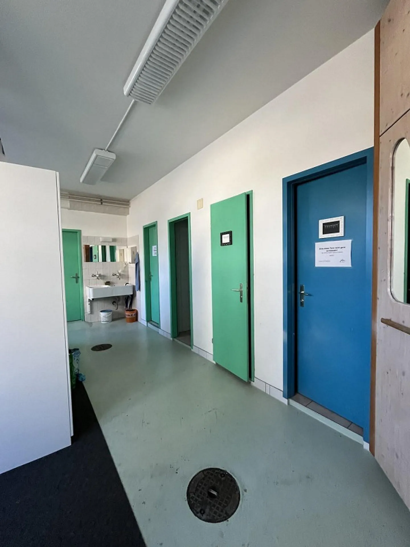 Ampie stanze per uffici/commerciali in affitto vicino a Thun! - Foto 9 di 9