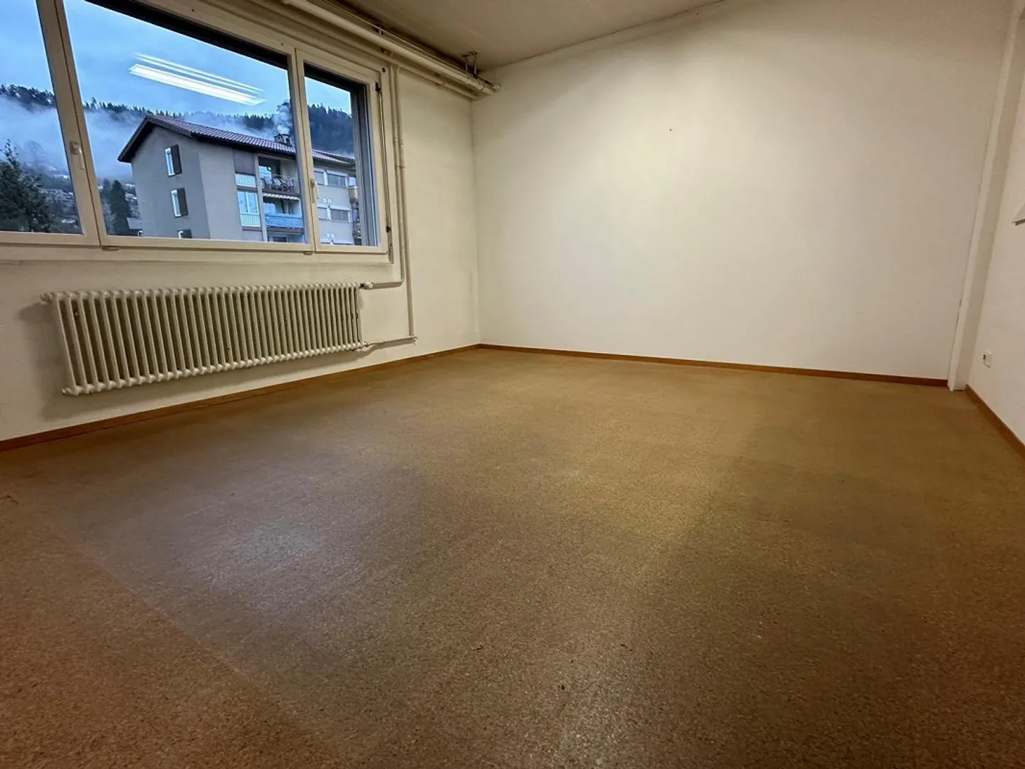 Ampie stanze per uffici/commerciali in affitto vicino a Thun! - Foto 2 di 9