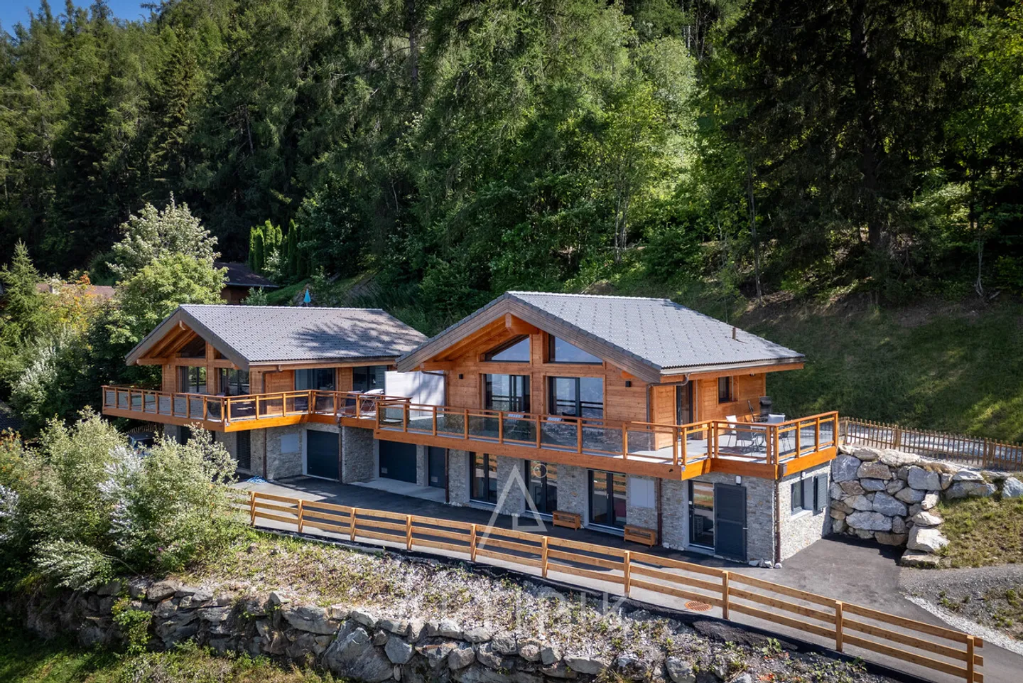 Chalet - Photo 2 of 16