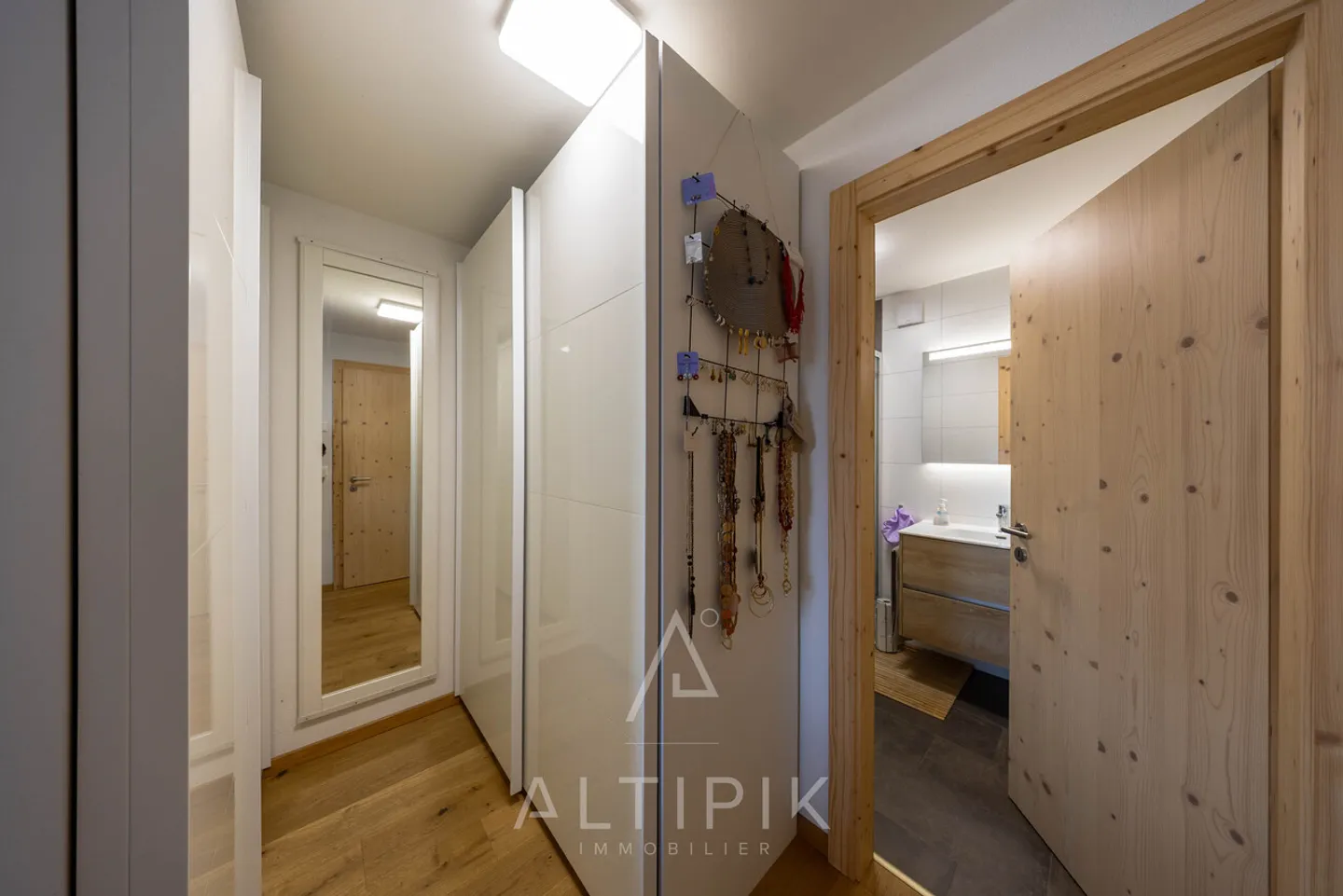 Chalet - Photo 8 of 16