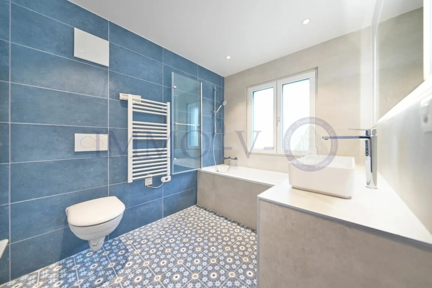 Renovated property with large garden and lake view - 5 rooms + studio - Photo 11 of 20