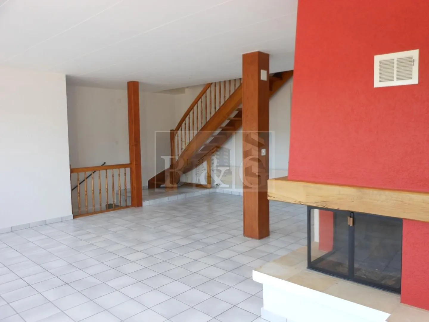 Apartment - Photo 2 of 13