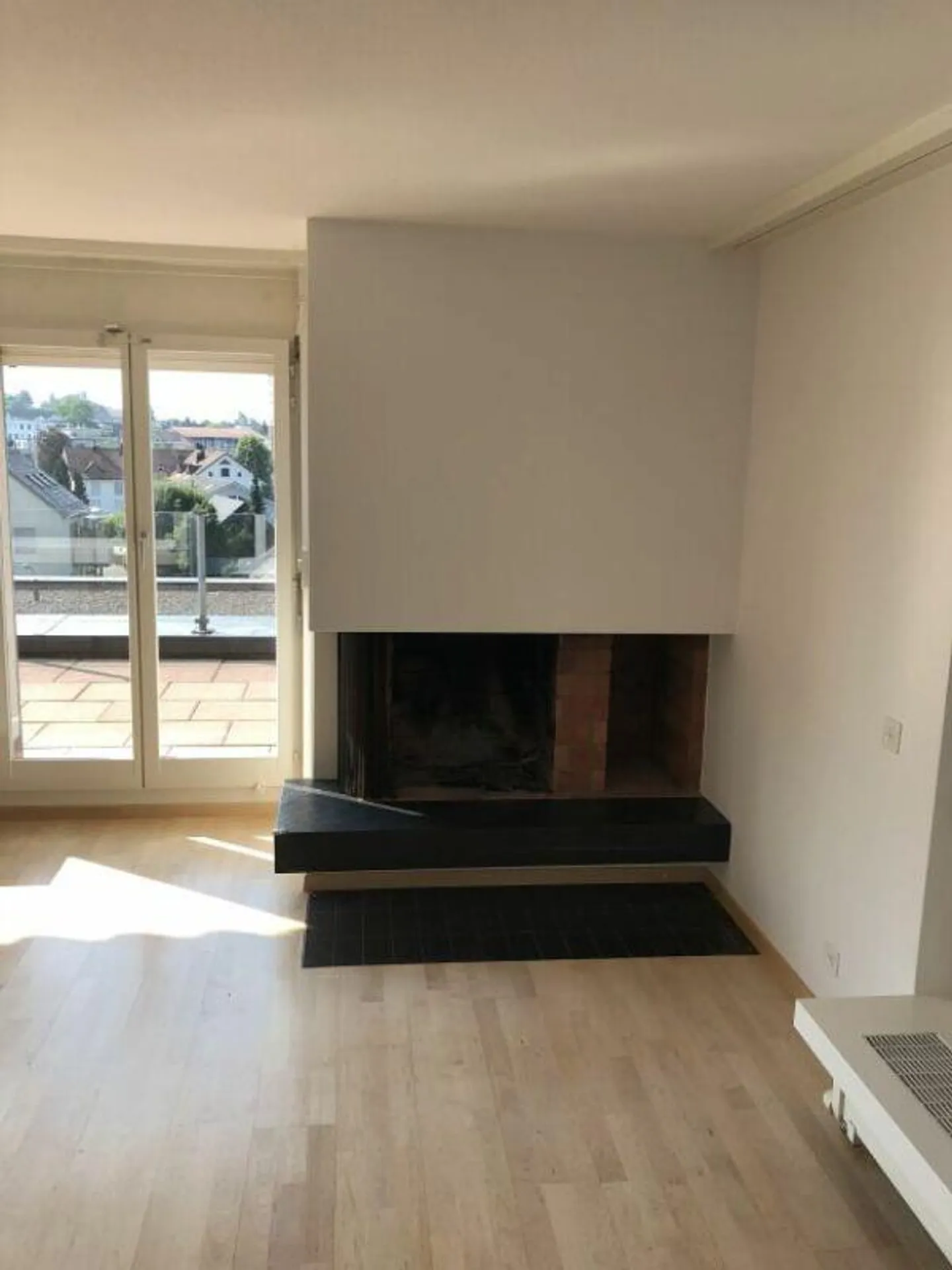 Appartamento attico spazioso in affitto - Foto 2 di 9