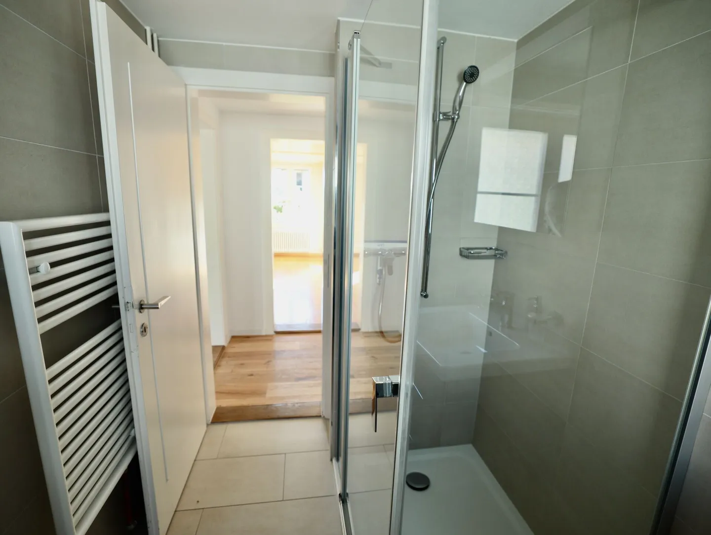 Ideale per famiglie: appartamento con giardino di 4,5 stanze - Foto 7 di 13