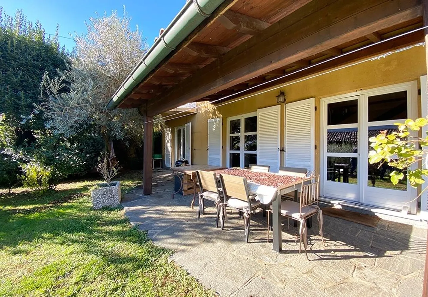 VENDESI AMPIA CASA BIFAMILIARE CON GIARDINO - Foto 15 di 20