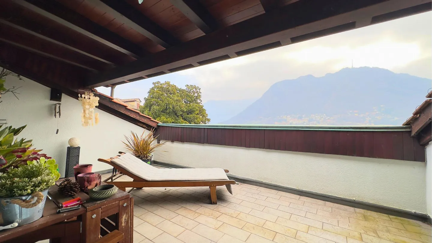 VENDESI AMPIA CASA BIFAMILIARE CON GIARDINO - Foto 17 di 20