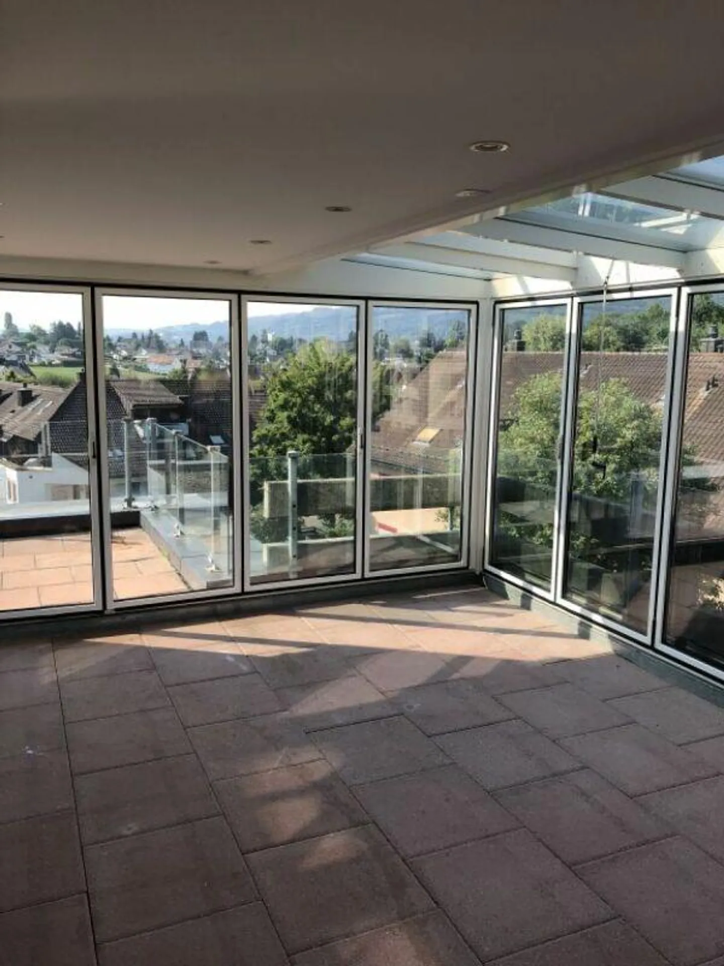 Appartamento attico spazioso in affitto - Foto 7 di 9