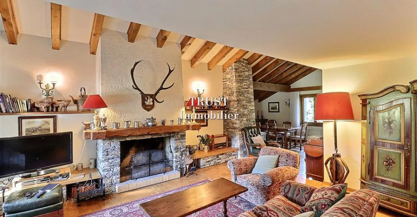 6011. Charming Chalet - Photo 7 of 13