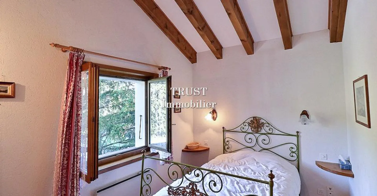 6011. Charming Chalet - Photo 8 of 13