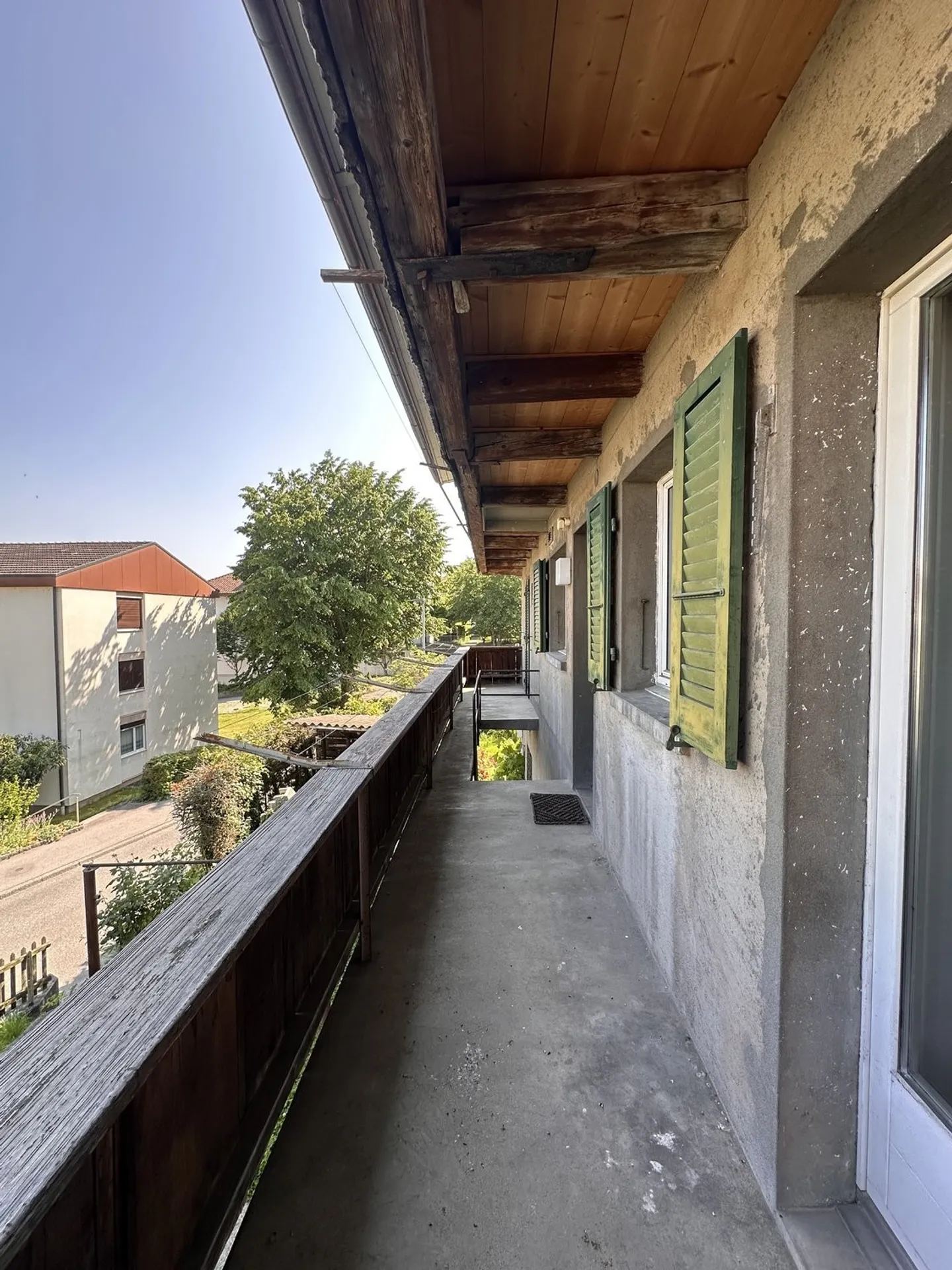 Idillio residenziale ad Aarberg: appartamento di 4,5 stanze con balcone e utilizzo del giardino - Foto 3 di 9