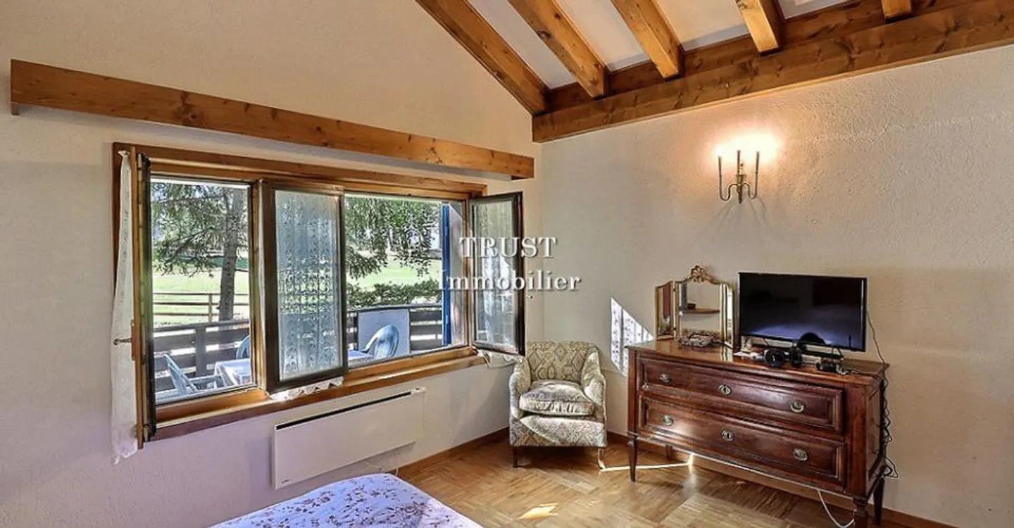 6011. Charming Chalet - Photo 9 of 13