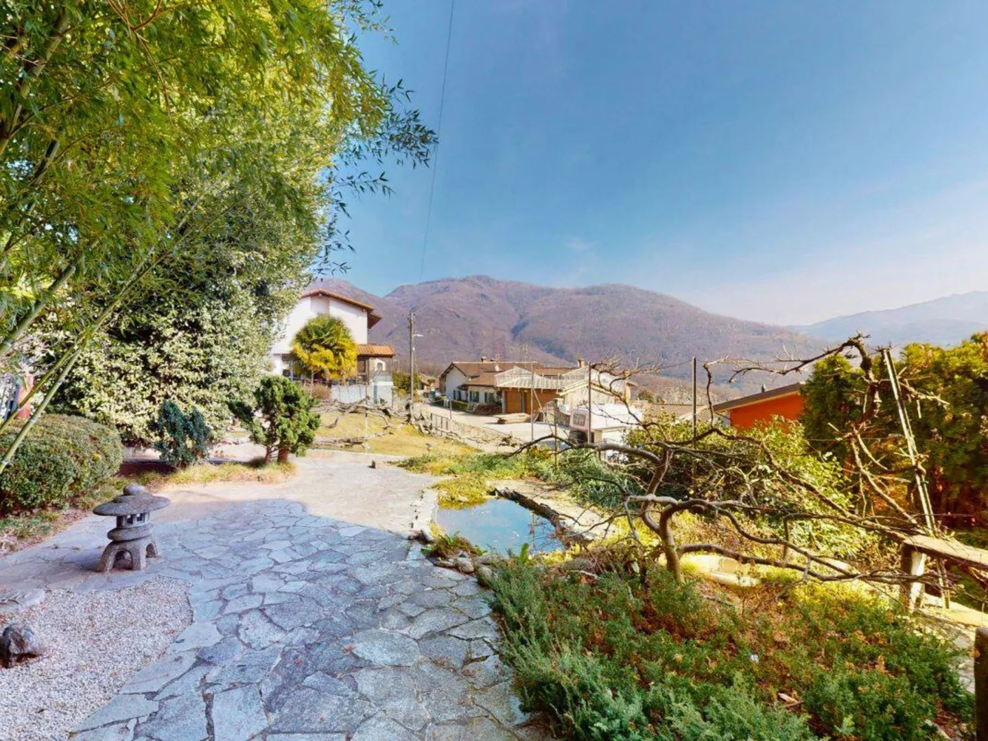 Prächtig in der Natur gelegen, wie in einem Märchen - Foto 1 von 10