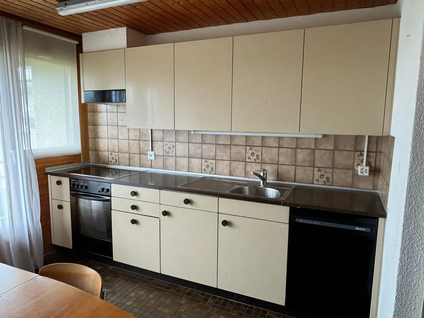 Ampio appartamento di 5,5 stanze in una posizione centrale e verde - Foto 5 di 14