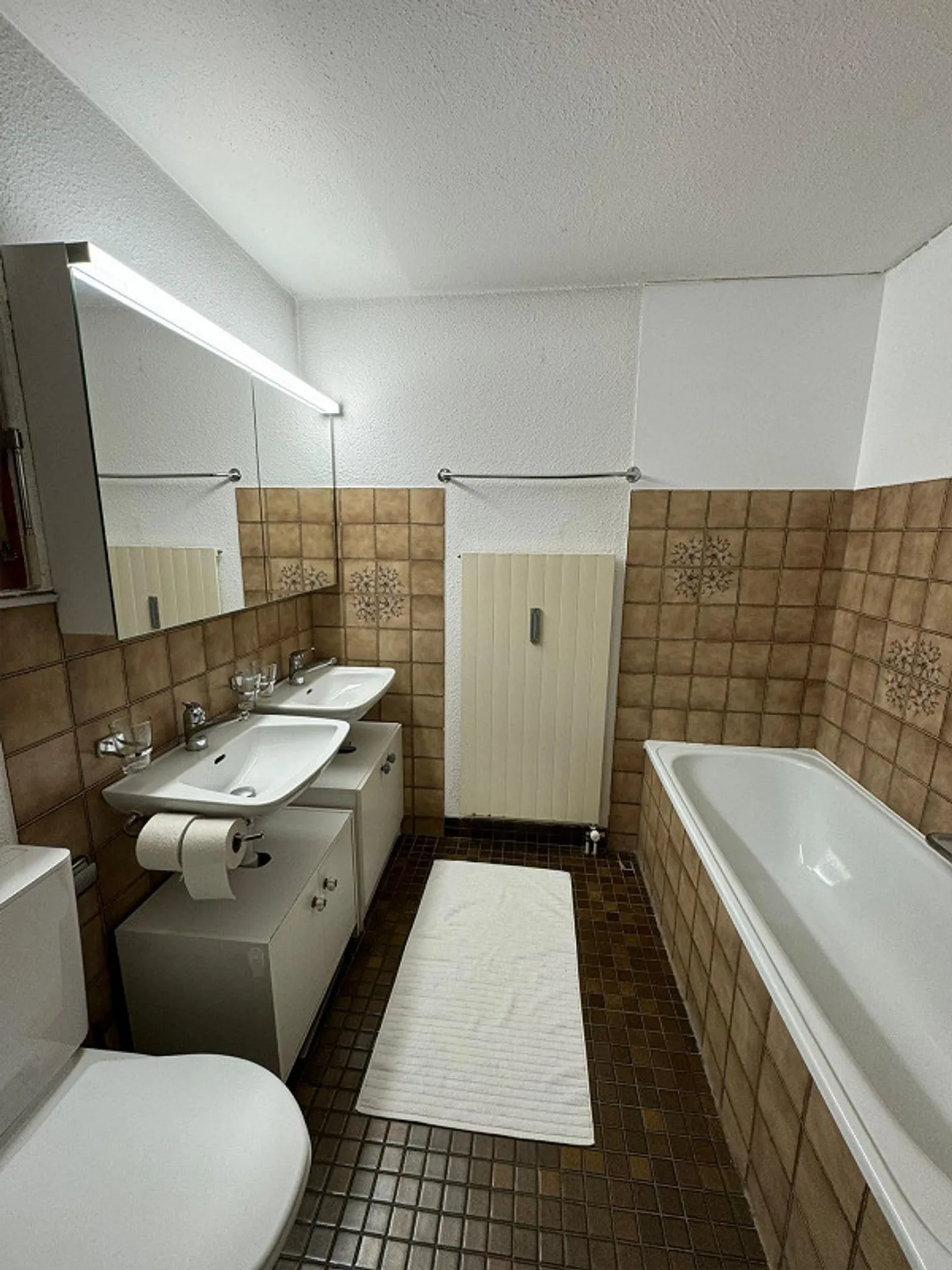 Ampio appartamento di 5,5 stanze in una posizione centrale e verde - Foto 9 di 14