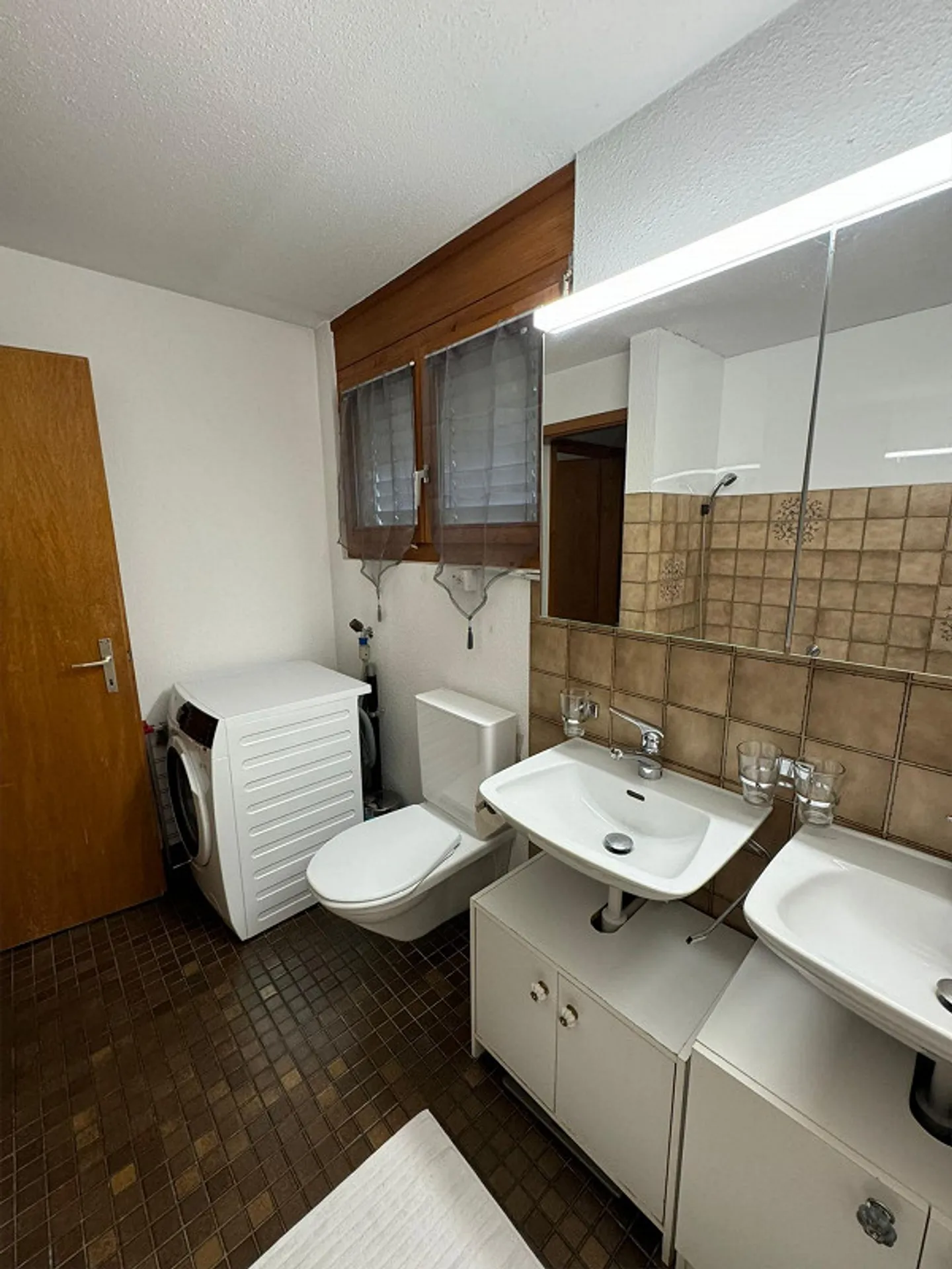 Ampio appartamento di 5,5 stanze in una posizione centrale e verde - Foto 10 di 14