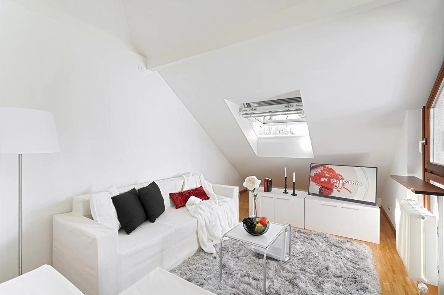 Appartamento duplex ristrutturato con molto fascino - Foto 2 di 9