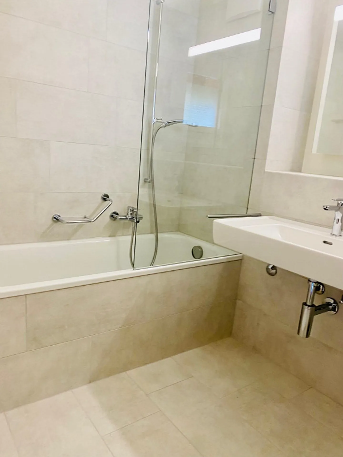 Appartamento duplex ristrutturato con molto fascino - Foto 4 di 9