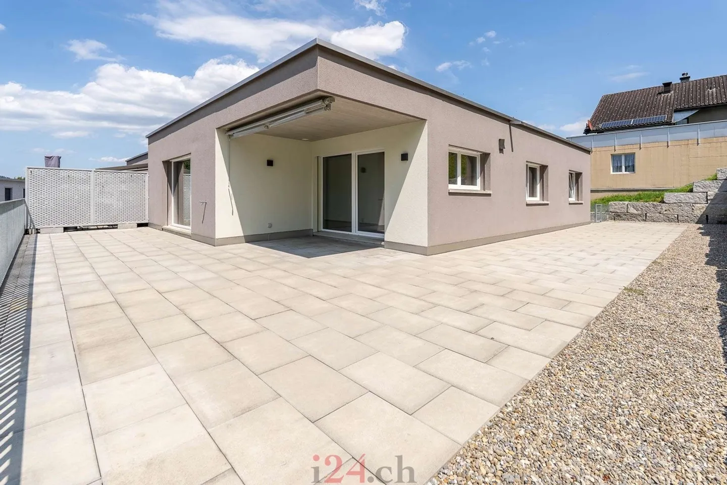 Helle 4.5 Zi.-Attika-Wohnung mit  viel Privatsphäre an guter Lage - Foto 3 di 10