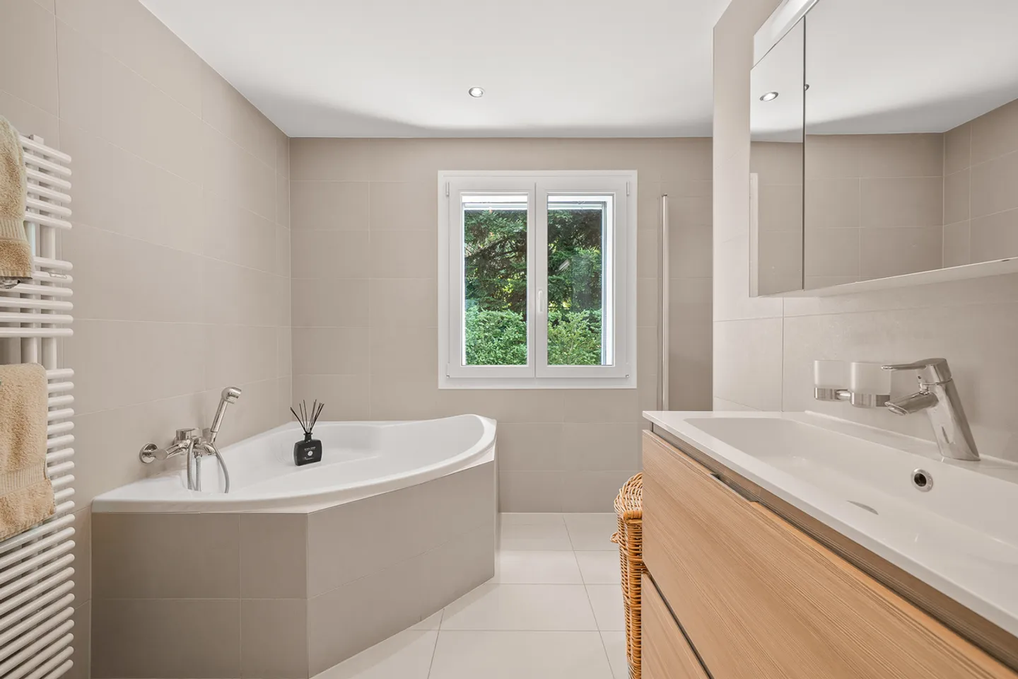 Un cimetière rénové avec élégance, jardin luxueux et studio - Photo 12 sur 21