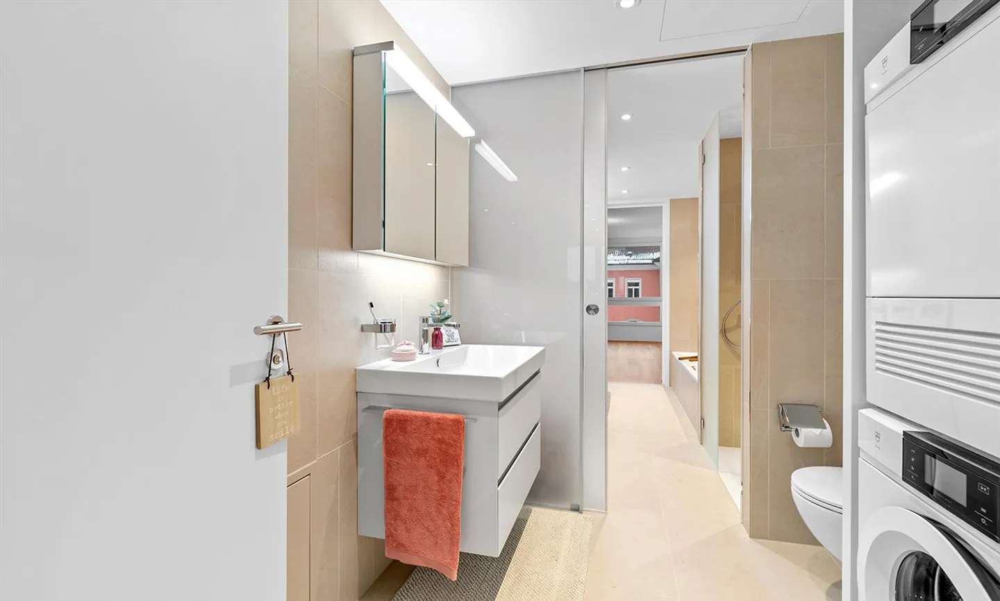 Ensoleillé, lumineux et ultra moderne - Appartement 3.5 pièces 8.17 - Photo 9 sur 12