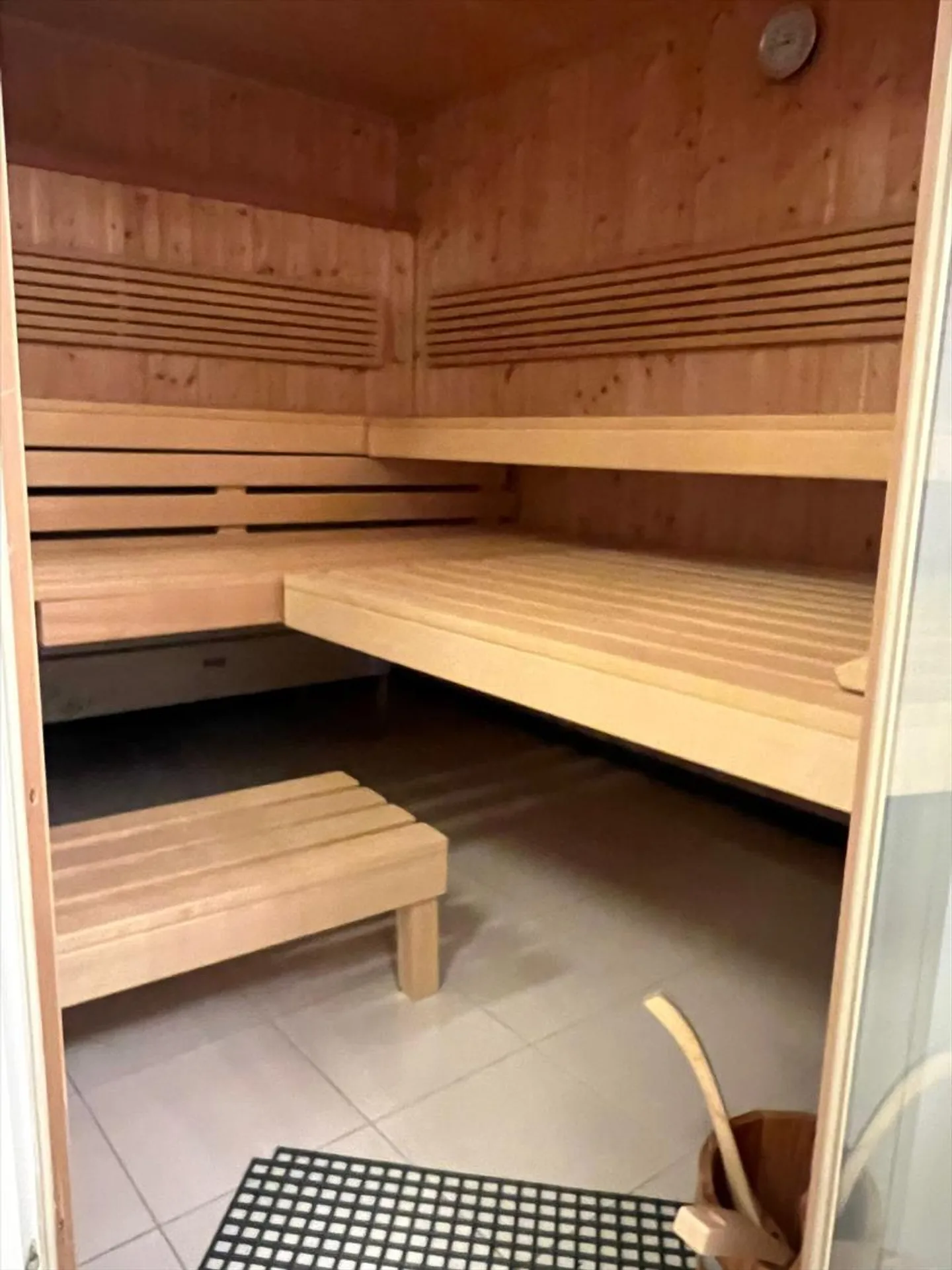 Chalet exclusif de 5,5 pièces dans un emplacement tranquille à Wiler - Photo 11 sur 13