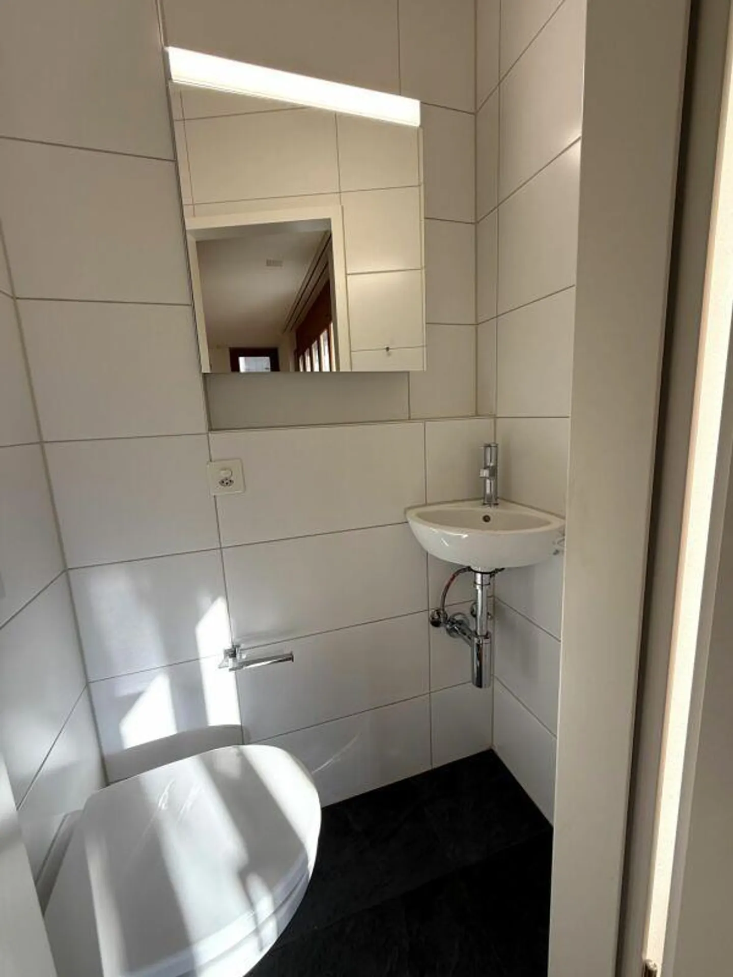 Incantevole monolocale al piano interrato con area salotto nel giardino - Foto 3 di 9