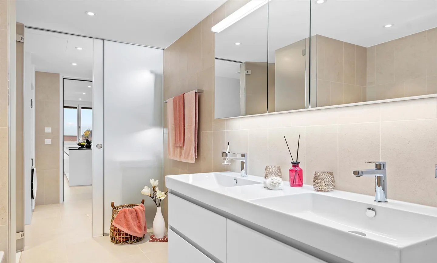 Ensoleillé, lumineux et ultra moderne - Appartement 3.5 pièces 8.17 - Photo 10 sur 12