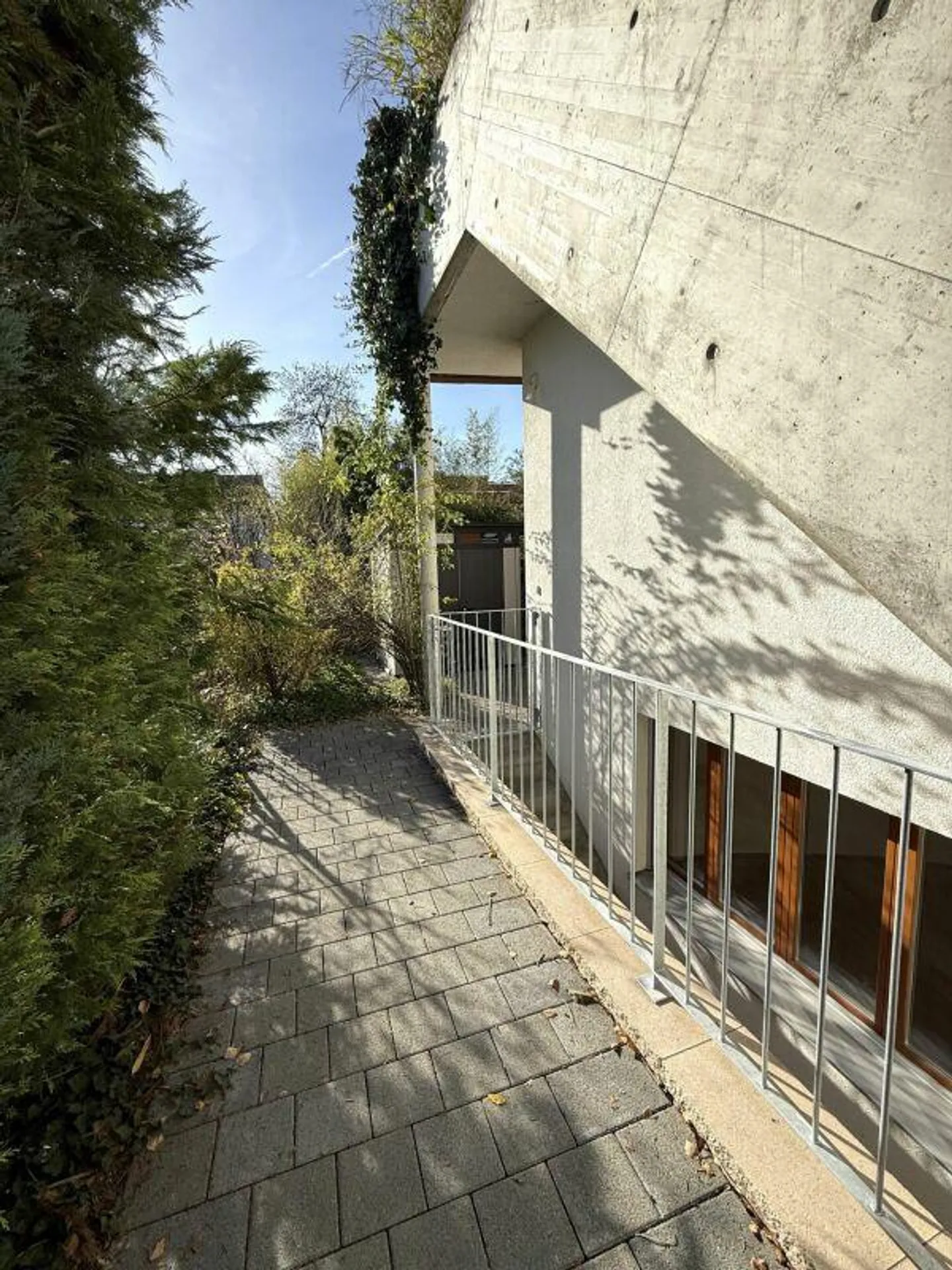 Incantevole monolocale al piano interrato con area salotto nel giardino - Foto 7 di 9