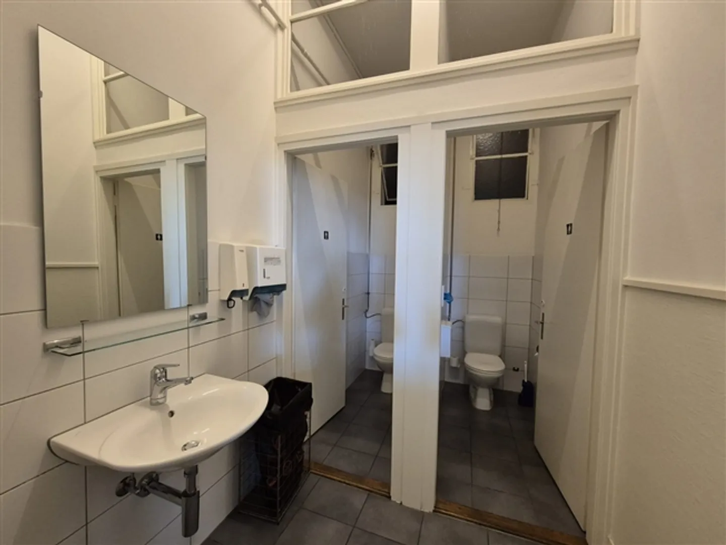 Vos nouveaux locaux commerciaux situés au centre de la gare de Biglen - Photo 11 sur 11