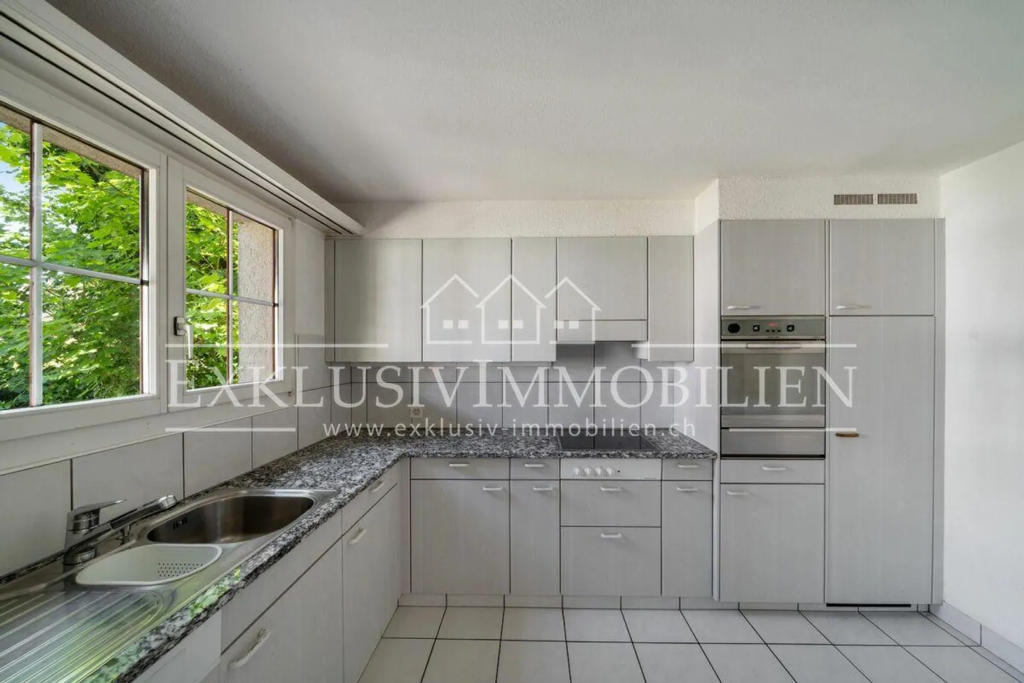 Charming and spacious home with a paradise garden - Photo 4 of 6