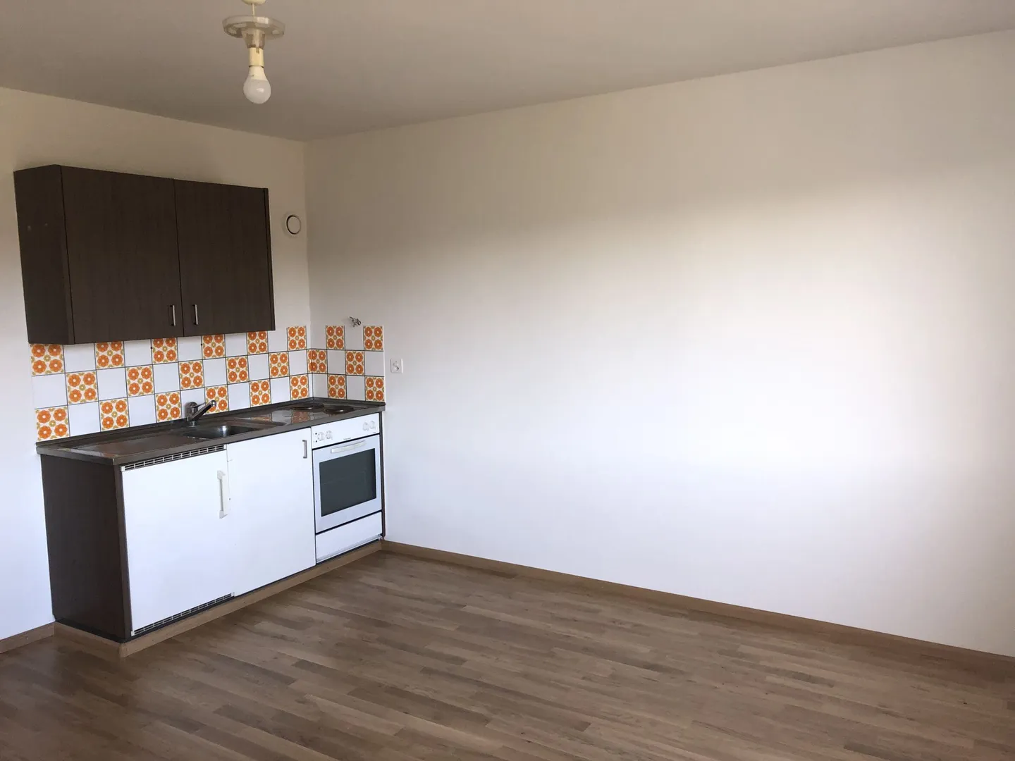 Appartamento centrale con 1 camera a Binningen - Foto 3 di 4