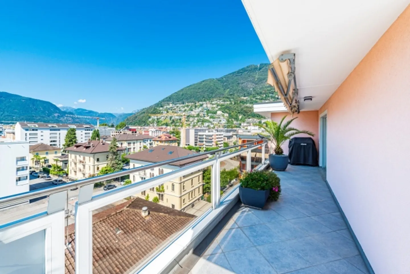 «4.5-Zimmer-Penthouse nahe dem Zentrum von Locarno» - Foto 1 von 9