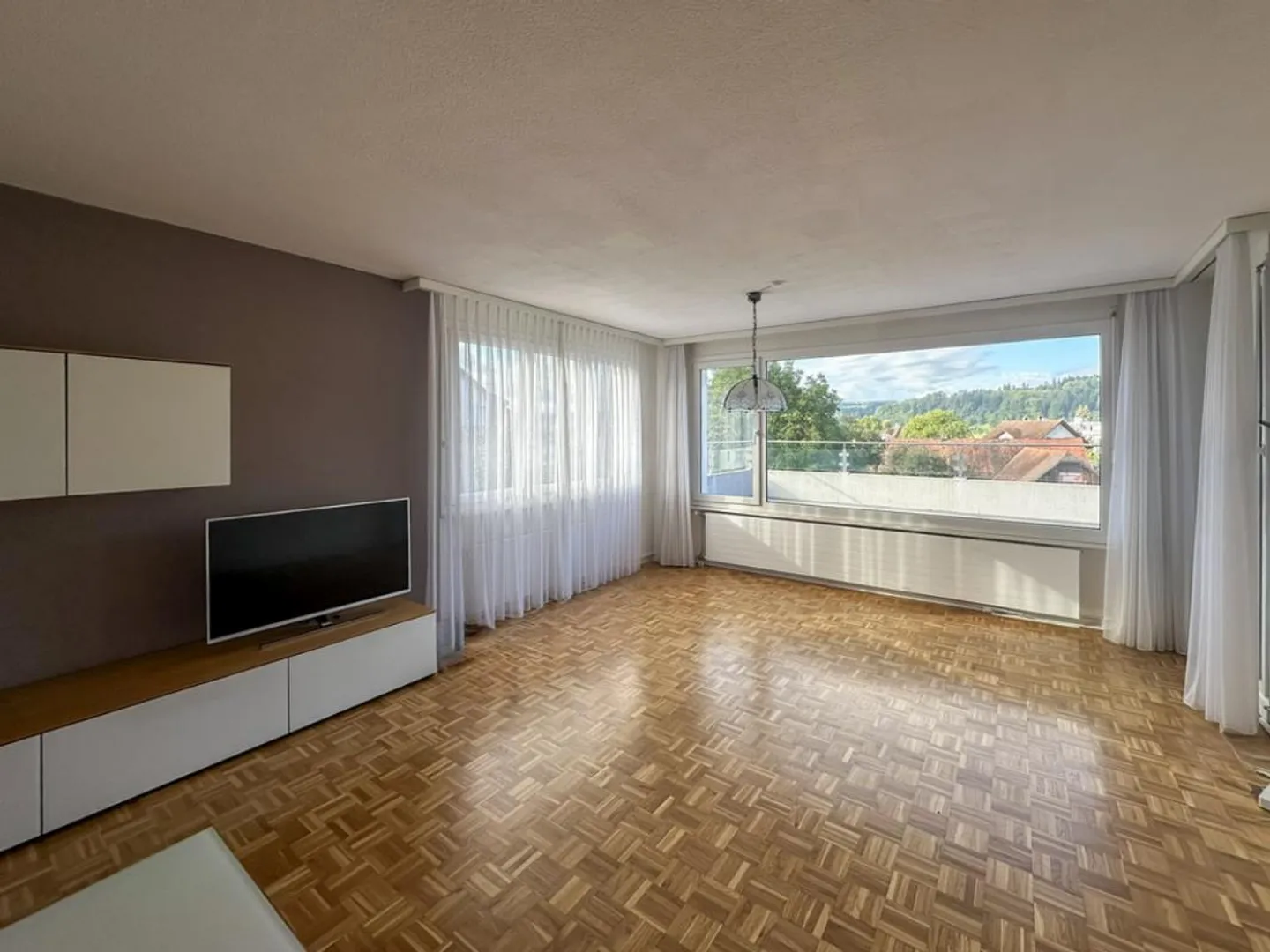 Appartement spacieux avec vue dégagée - situé au centre de Nebikon - Photo 2 sur 7
