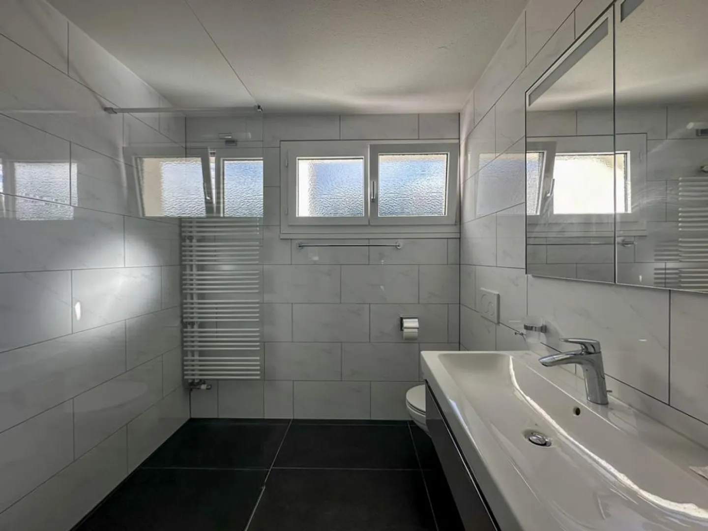 Appartement spacieux avec vue dégagée - situé au centre de Nebikon - Photo 3 sur 7