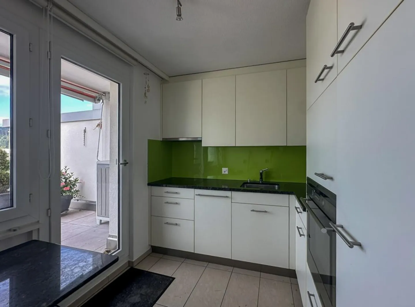 Appartement spacieux avec vue dégagée - situé au centre de Nebikon - Photo 4 sur 7