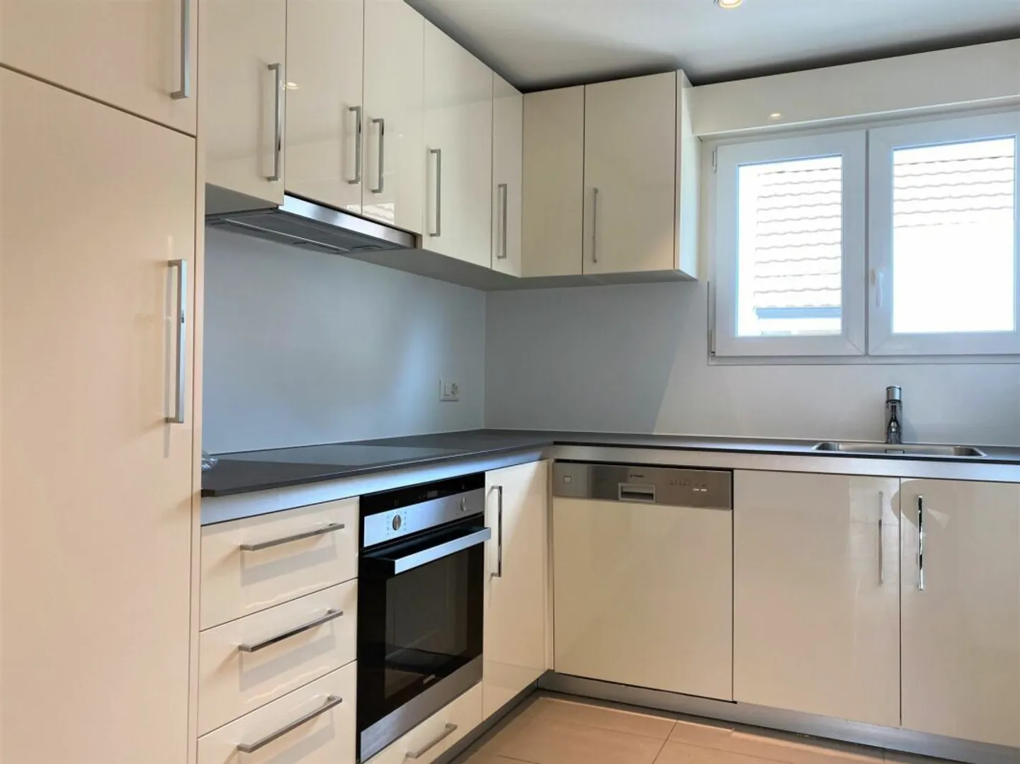 Sehr gepflegte 3,5-Zi.-Wohnung mit grosser Terrasse - Foto 1 von 12