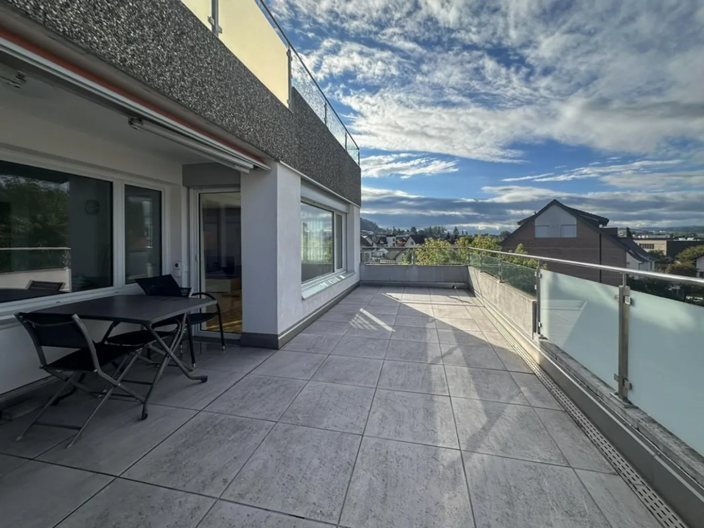 Appartement spacieux avec vue dégagée - situé au centre de Nebikon - Photo 6 sur 7